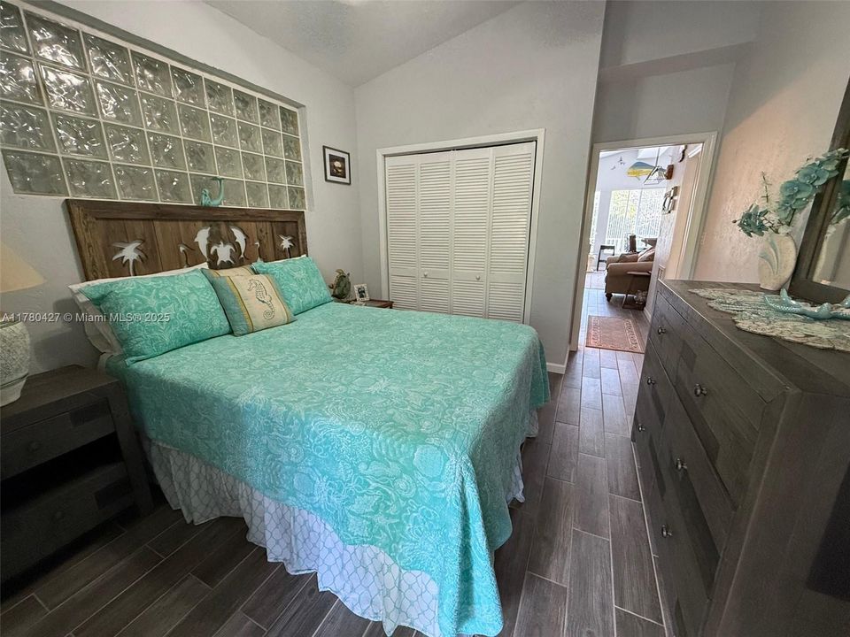 最近售出: $850,000 (3 贝兹, 3 浴室, 0 平方英尺)