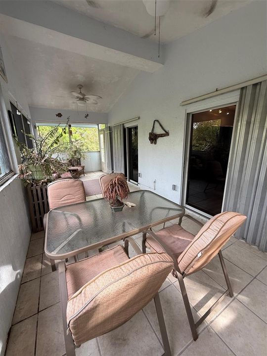 最近售出: $850,000 (3 贝兹, 3 浴室, 0 平方英尺)