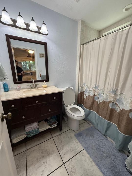 最近售出: $850,000 (3 贝兹, 3 浴室, 0 平方英尺)