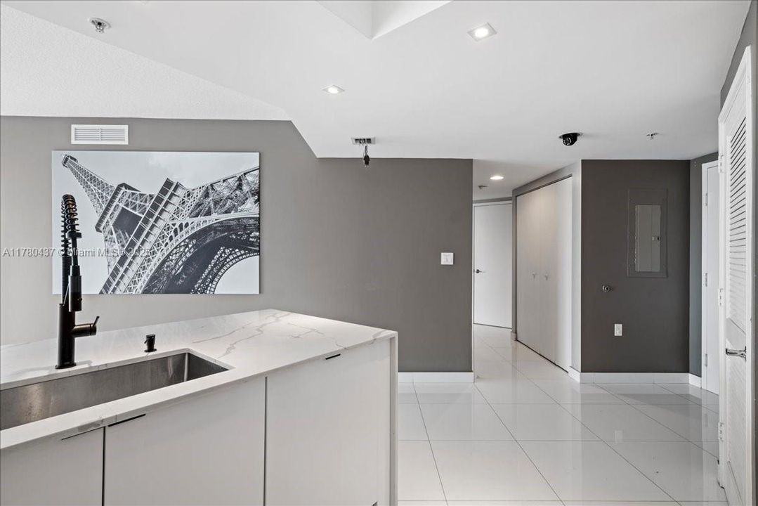 待售: $870,000 (3 贝兹, 2 浴室, 1615 平方英尺)