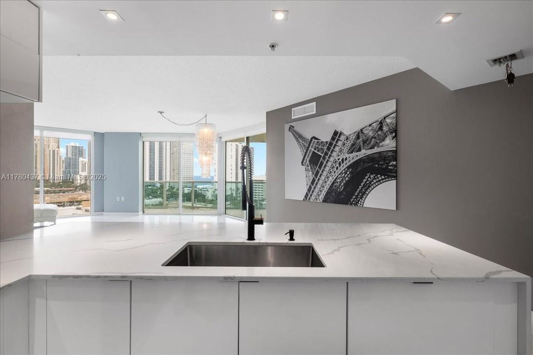 待售: $870,000 (3 贝兹, 2 浴室, 1615 平方英尺)