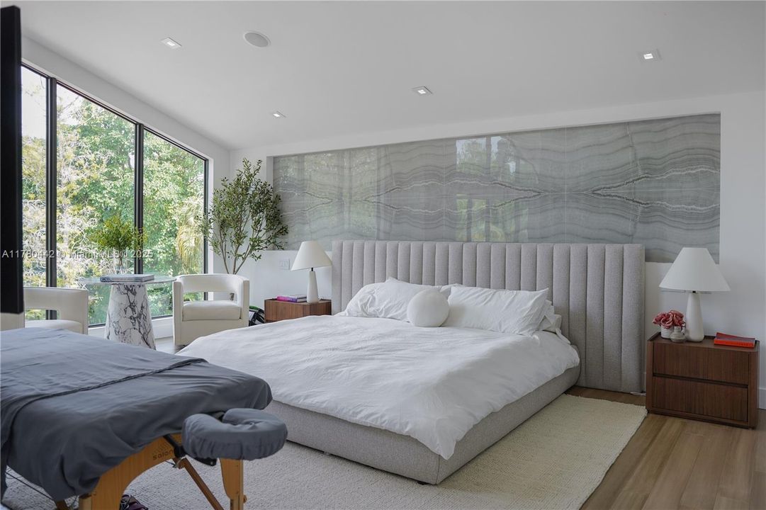 For Sale: $3,390,000 (5 beds, 4 baths, 6419 Square Feet)