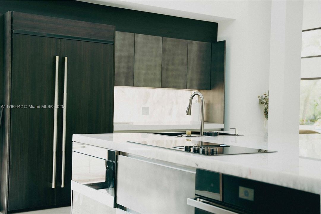 For Sale: $3,390,000 (5 beds, 4 baths, 6419 Square Feet)