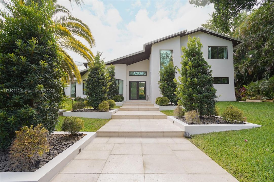 For Sale: $3,390,000 (5 beds, 4 baths, 6419 Square Feet)