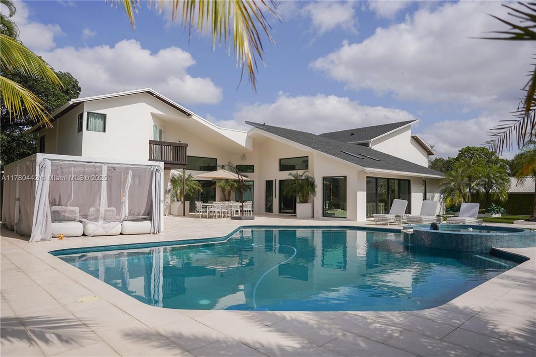 For Sale: $3,390,000 (5 beds, 4 baths, 6419 Square Feet)