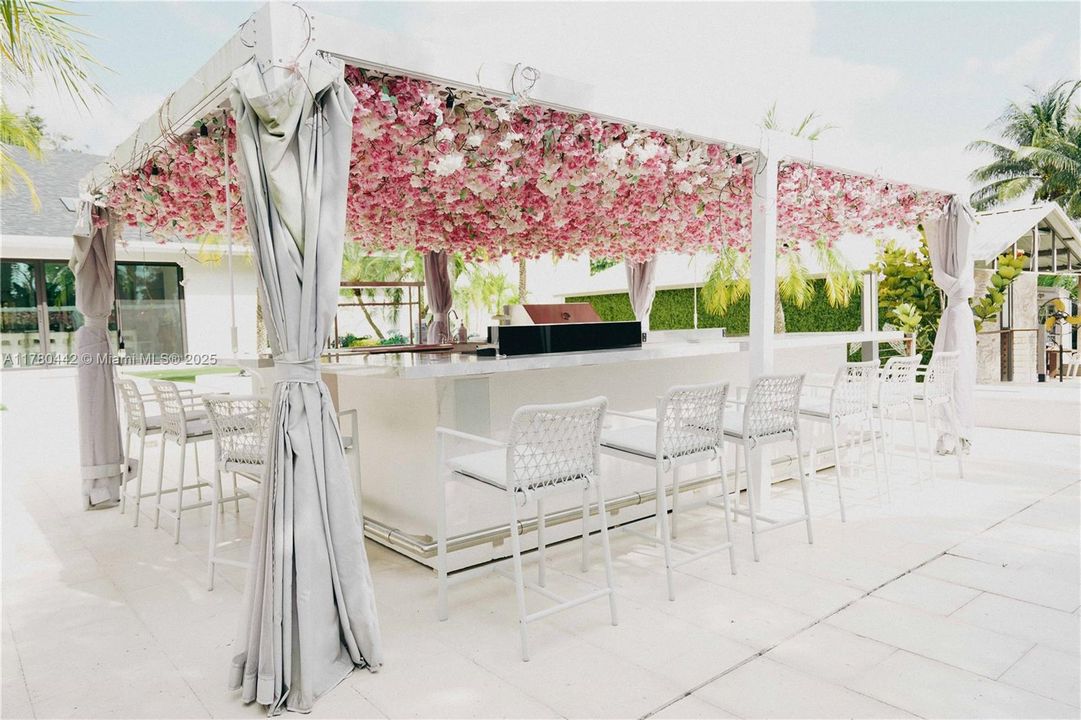 For Sale: $3,390,000 (5 beds, 4 baths, 6419 Square Feet)