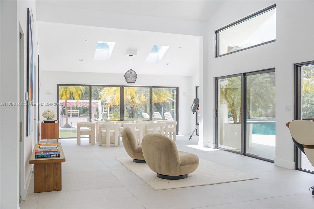 For Sale: $3,390,000 (5 beds, 4 baths, 6419 Square Feet)