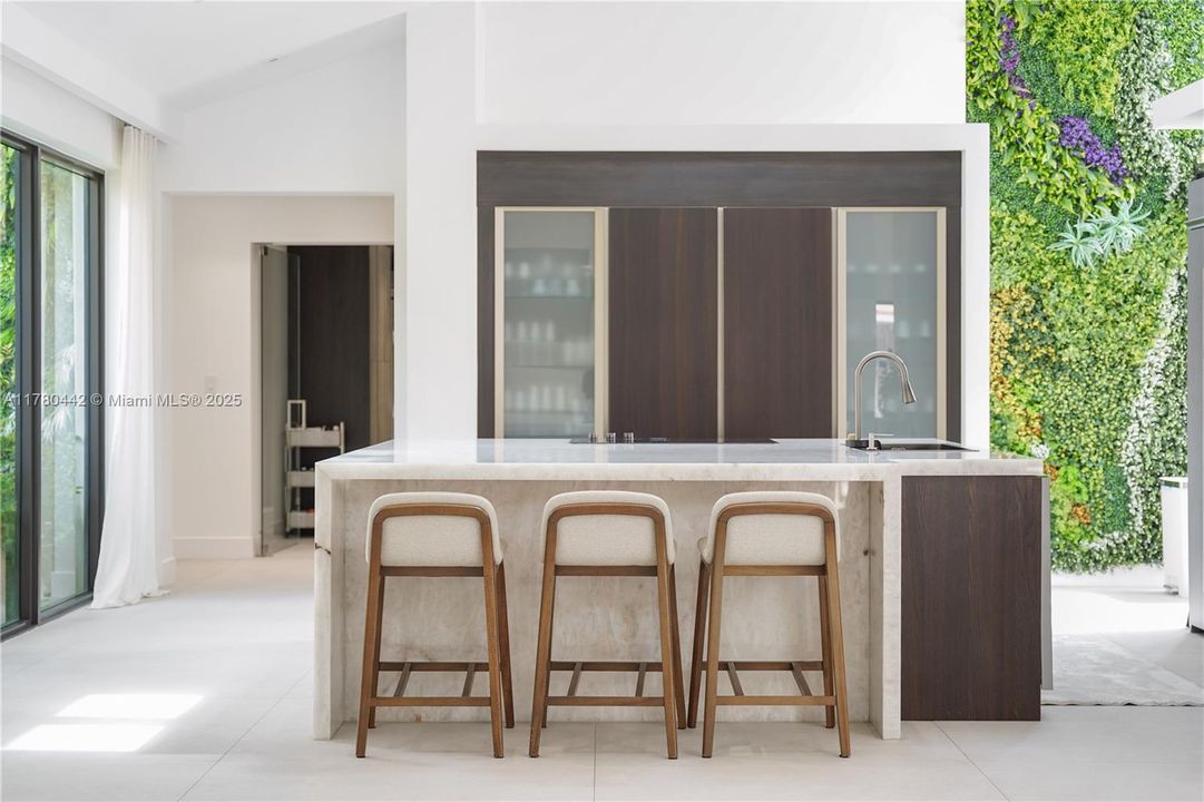 For Sale: $3,390,000 (5 beds, 4 baths, 6419 Square Feet)