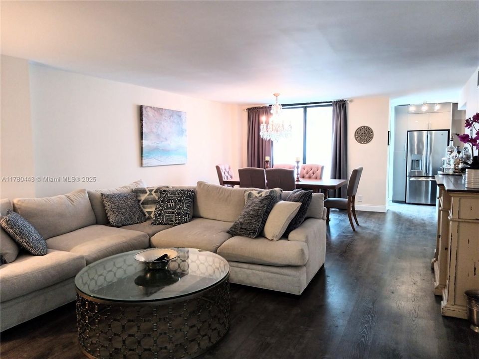 合同活跃: $2,650 (2 贝兹, 2 浴室, 1400 平方英尺)