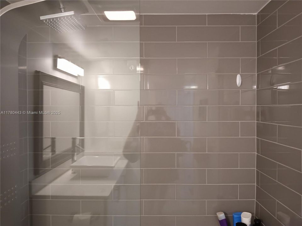 合同活跃: $2,650 (2 贝兹, 2 浴室, 1400 平方英尺)