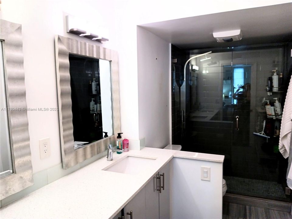 合同活跃: $2,650 (2 贝兹, 2 浴室, 1400 平方英尺)