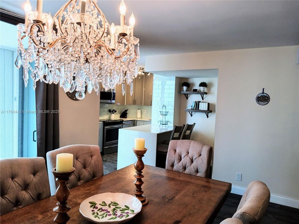 合同活跃: $2,650 (2 贝兹, 2 浴室, 1400 平方英尺)