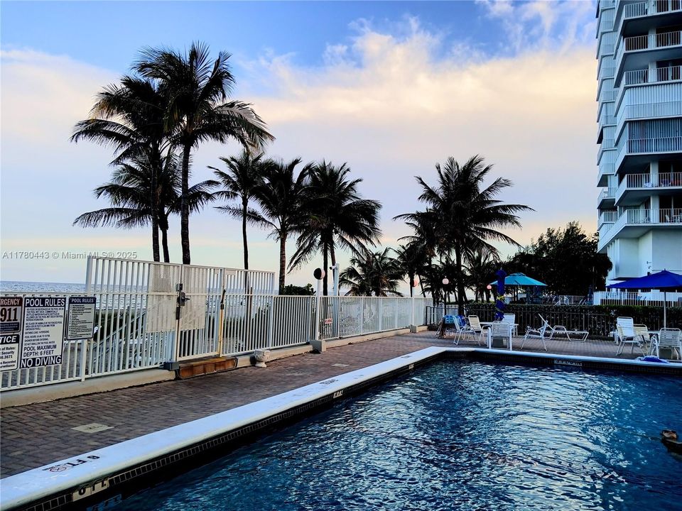 合同活跃: $2,650 (2 贝兹, 2 浴室, 1400 平方英尺)