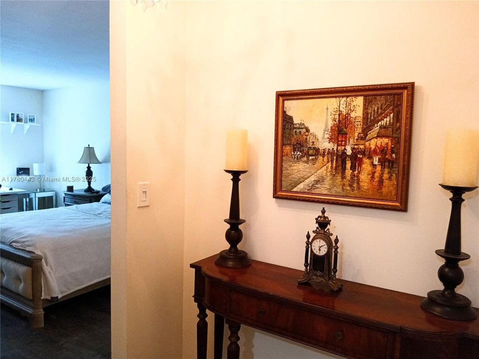 合同活跃: $2,650 (2 贝兹, 2 浴室, 1400 平方英尺)