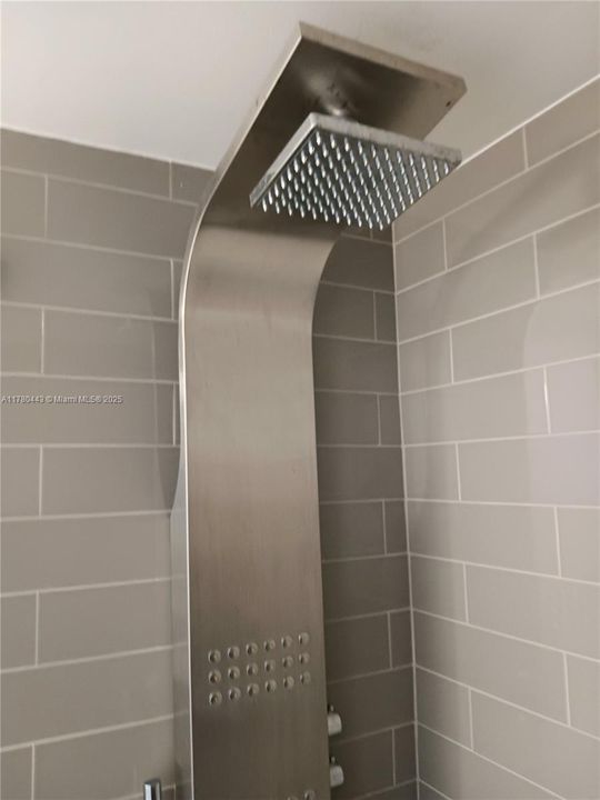 合同活跃: $2,650 (2 贝兹, 2 浴室, 1400 平方英尺)