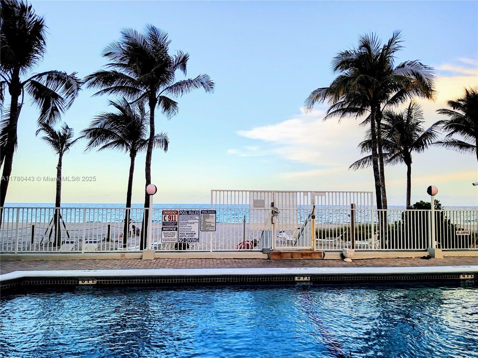 合同活跃: $2,650 (2 贝兹, 2 浴室, 1400 平方英尺)