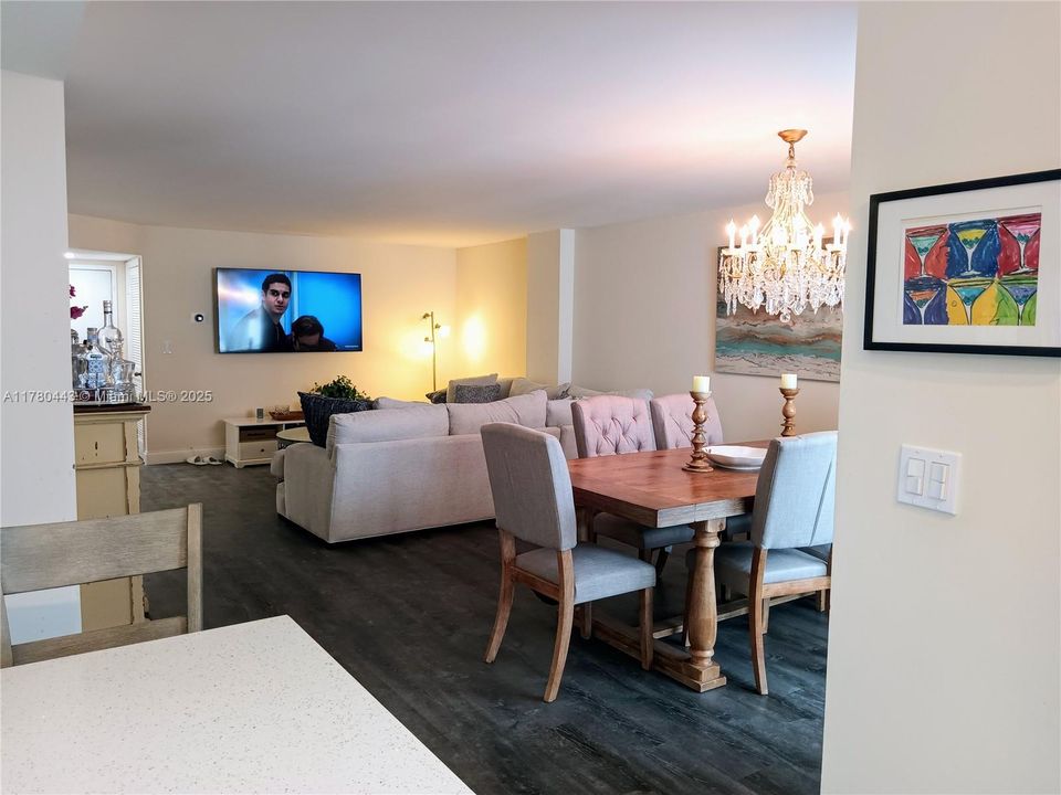 合同活跃: $2,650 (2 贝兹, 2 浴室, 1400 平方英尺)