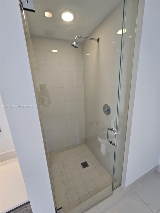 For Sale: $489,999 (1 beds, 1 baths, 843 Square Feet)