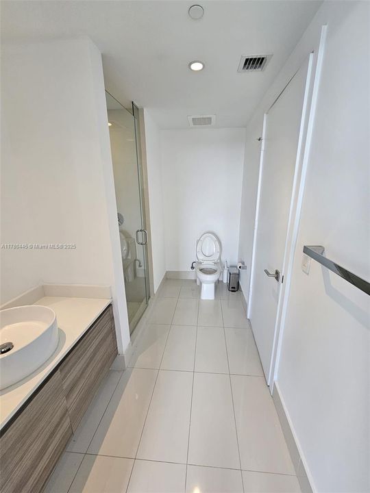 For Sale: $489,999 (1 beds, 1 baths, 843 Square Feet)