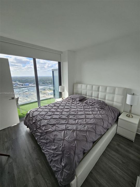 For Sale: $489,999 (1 beds, 1 baths, 843 Square Feet)