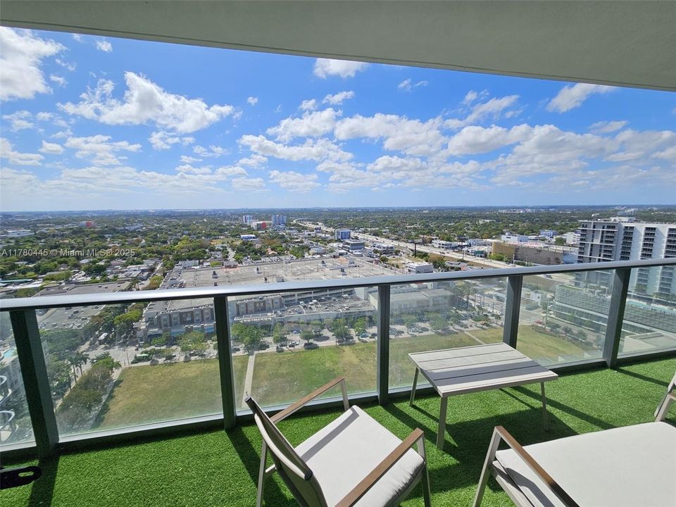 For Sale: $489,999 (1 beds, 1 baths, 843 Square Feet)
