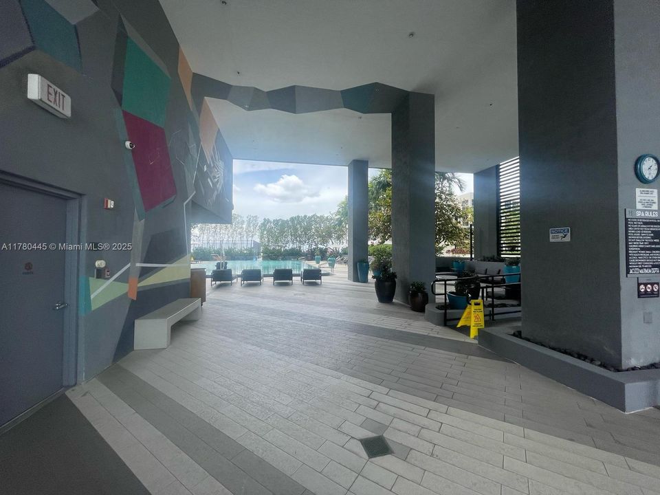 For Sale: $489,999 (1 beds, 1 baths, 843 Square Feet)