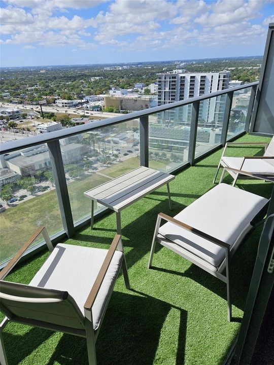 For Sale: $489,999 (1 beds, 1 baths, 843 Square Feet)