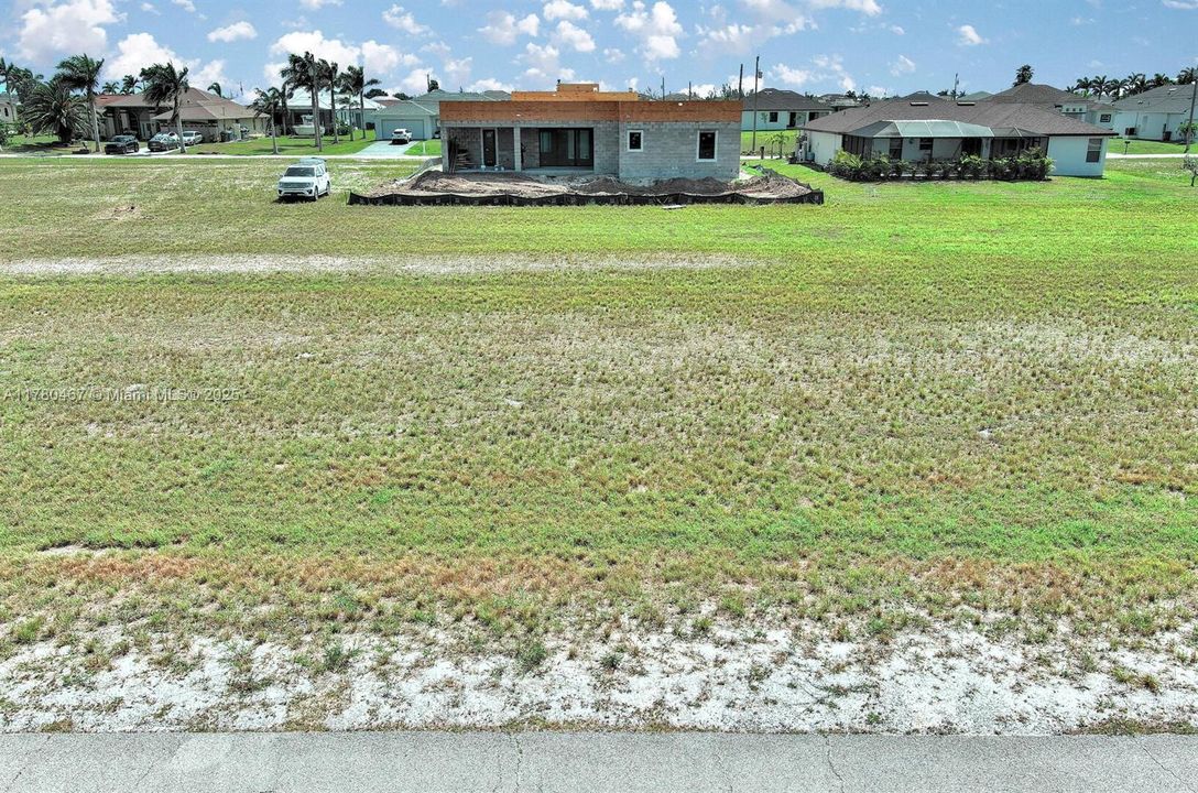 En Venta: $85,000 (0.24 acres)