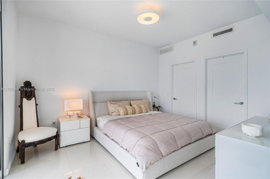 最近租的: $5,000 (2 贝兹, 2 浴室, 1177 平方英尺)