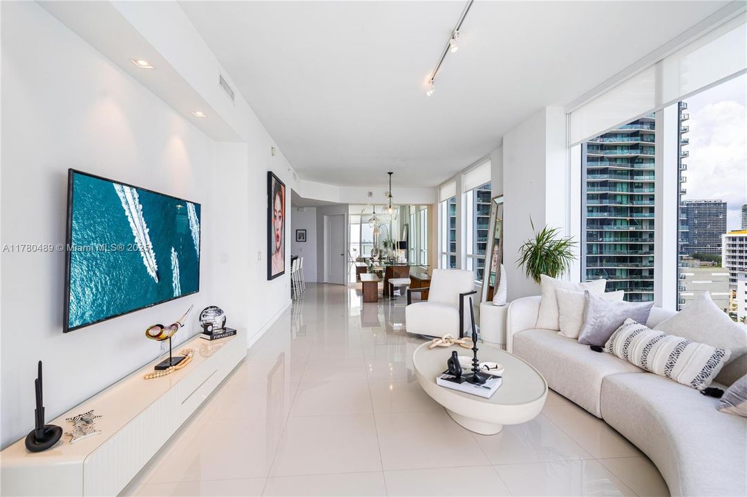 最近租的: $5,000 (2 贝兹, 2 浴室, 1177 平方英尺)