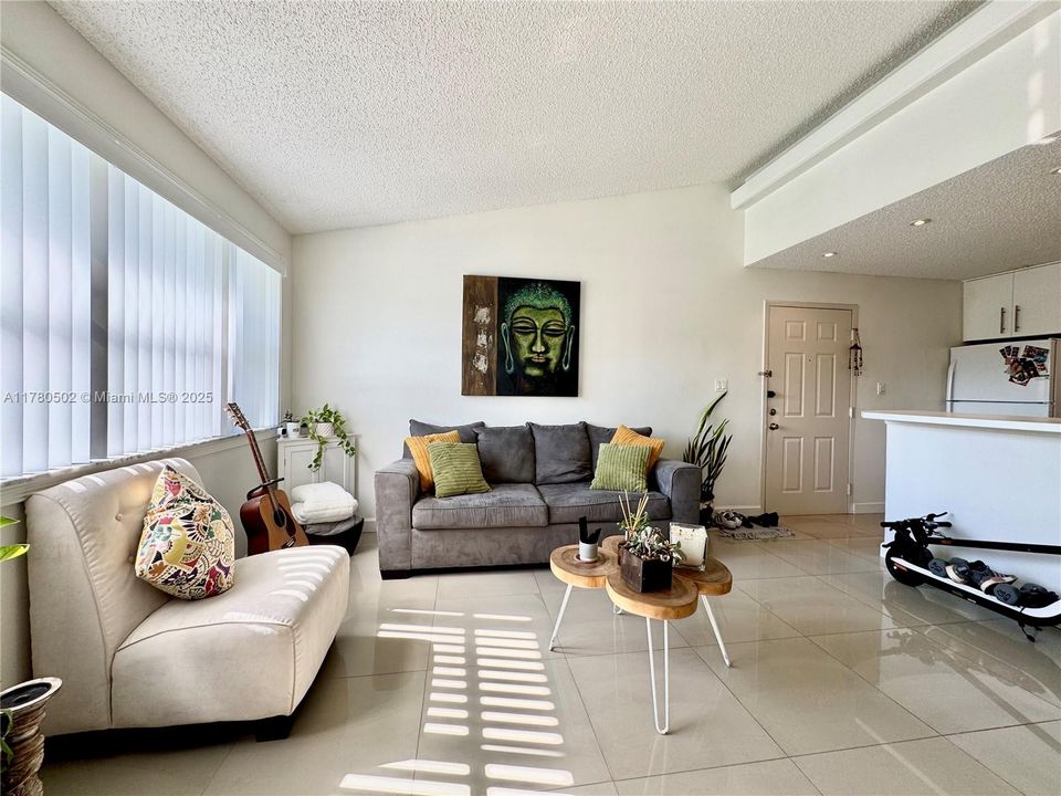 合同活跃: $217,000 (1 贝兹, 1 浴室, 650 平方英尺)