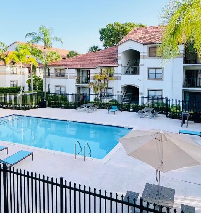 合同活跃: $217,000 (1 贝兹, 1 浴室, 650 平方英尺)