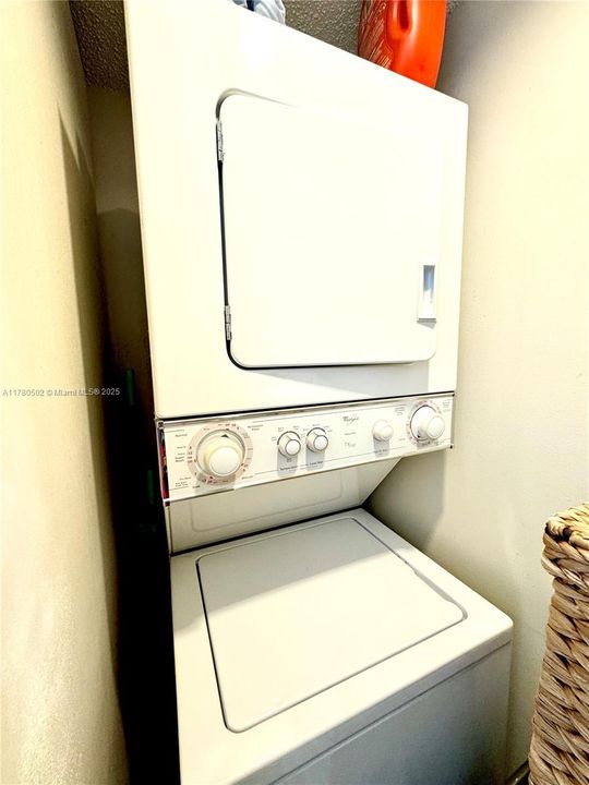 合同活跃: $217,000 (1 贝兹, 1 浴室, 650 平方英尺)