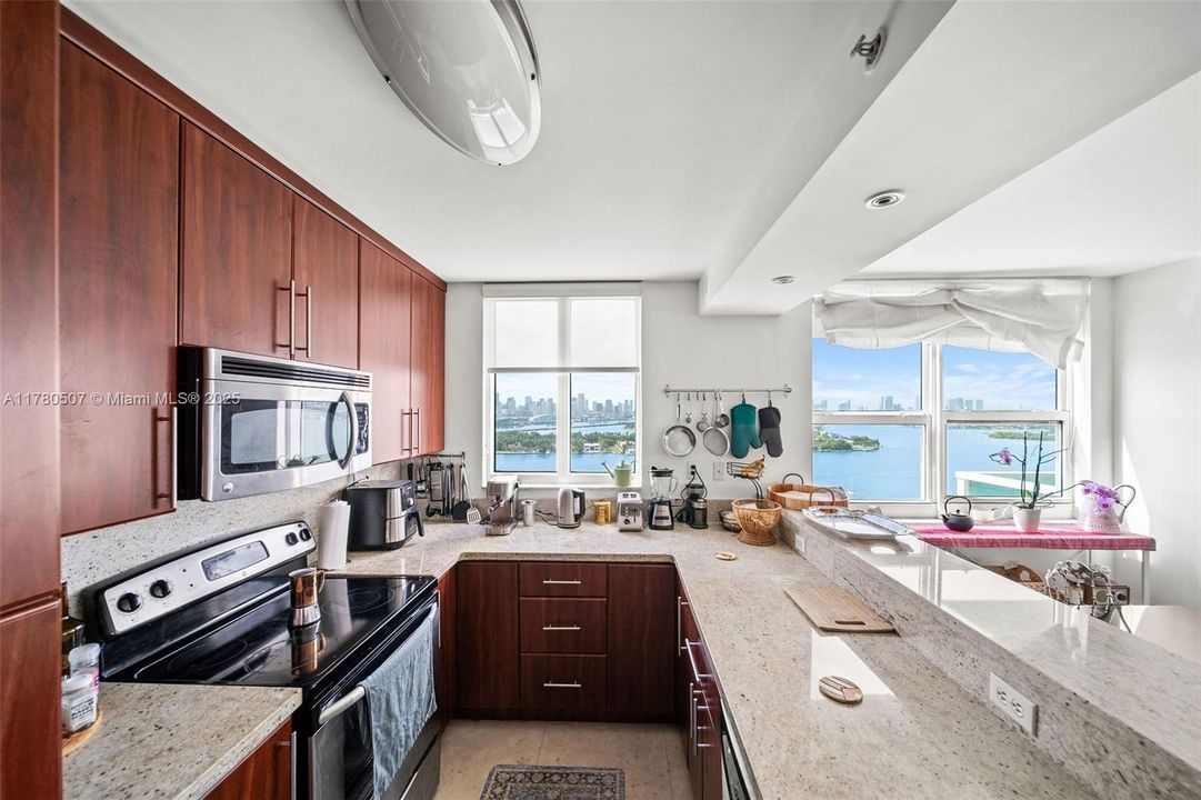 待售: $1,450,000 (2 贝兹, 2 浴室, 1258 平方英尺)