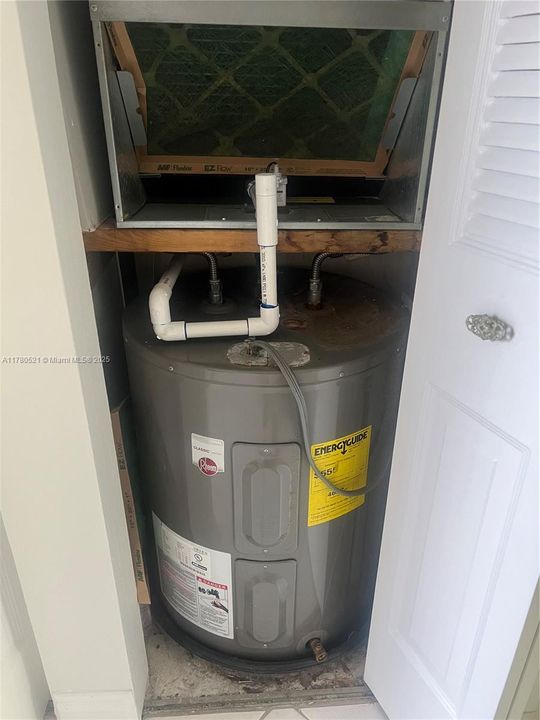 Recently Sold: $105,000 (2 beds, 2 baths, 880 Square Feet)