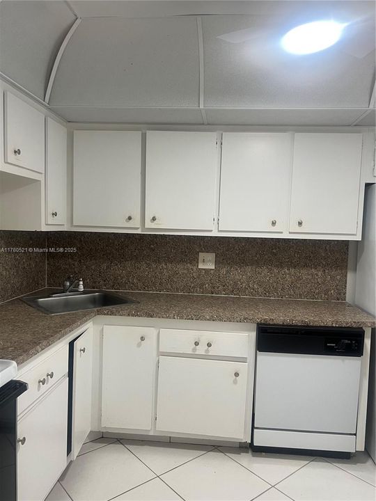 Recently Sold: $105,000 (2 beds, 2 baths, 880 Square Feet)