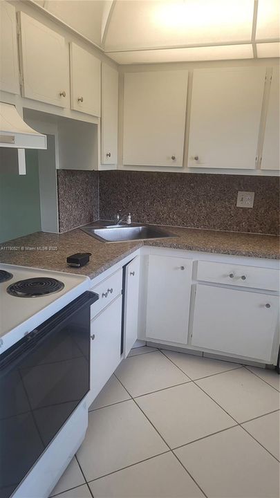 Recently Sold: $105,000 (2 beds, 2 baths, 880 Square Feet)