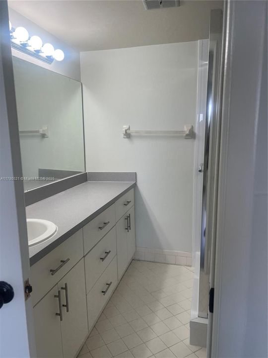 Recently Sold: $105,000 (2 beds, 2 baths, 880 Square Feet)