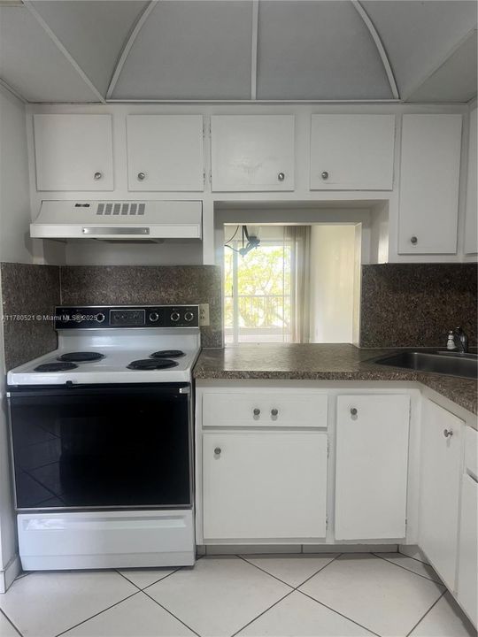 Recently Sold: $105,000 (2 beds, 2 baths, 880 Square Feet)