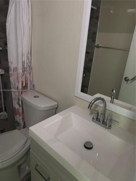 Недавно арендовано: $1,800 (2 спален, 2 ванн, 875 Квадратных фут)