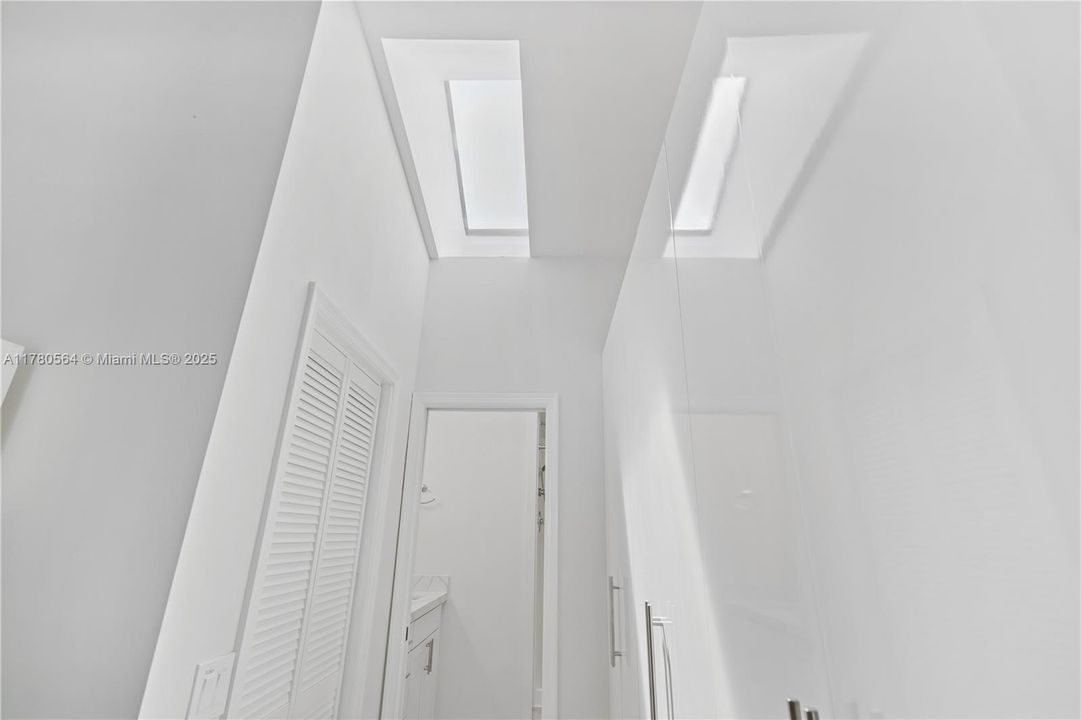 En Venta: $635,000 (3 camas, 2 baños, 1938 Pies cuadrados)