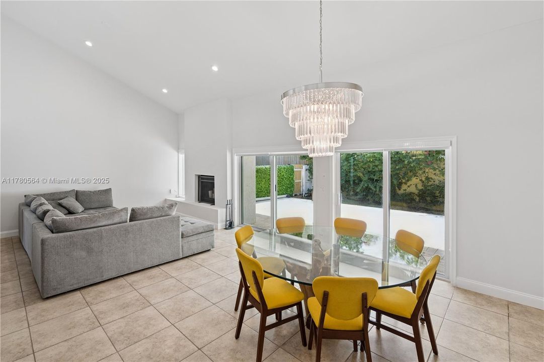 En Venta: $635,000 (3 camas, 2 baños, 1938 Pies cuadrados)