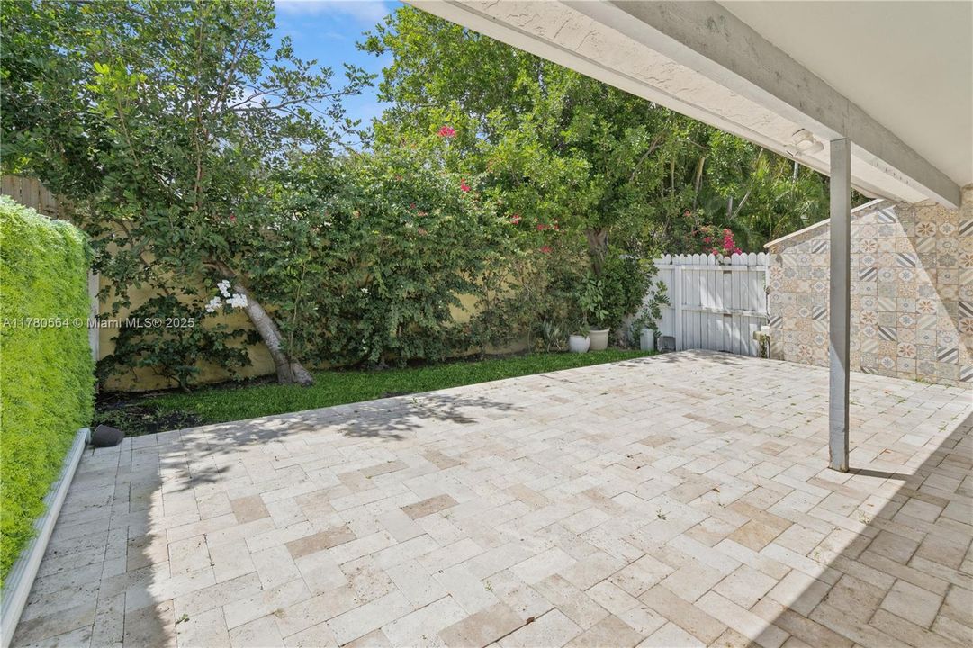 En Venta: $635,000 (3 camas, 2 baños, 1938 Pies cuadrados)