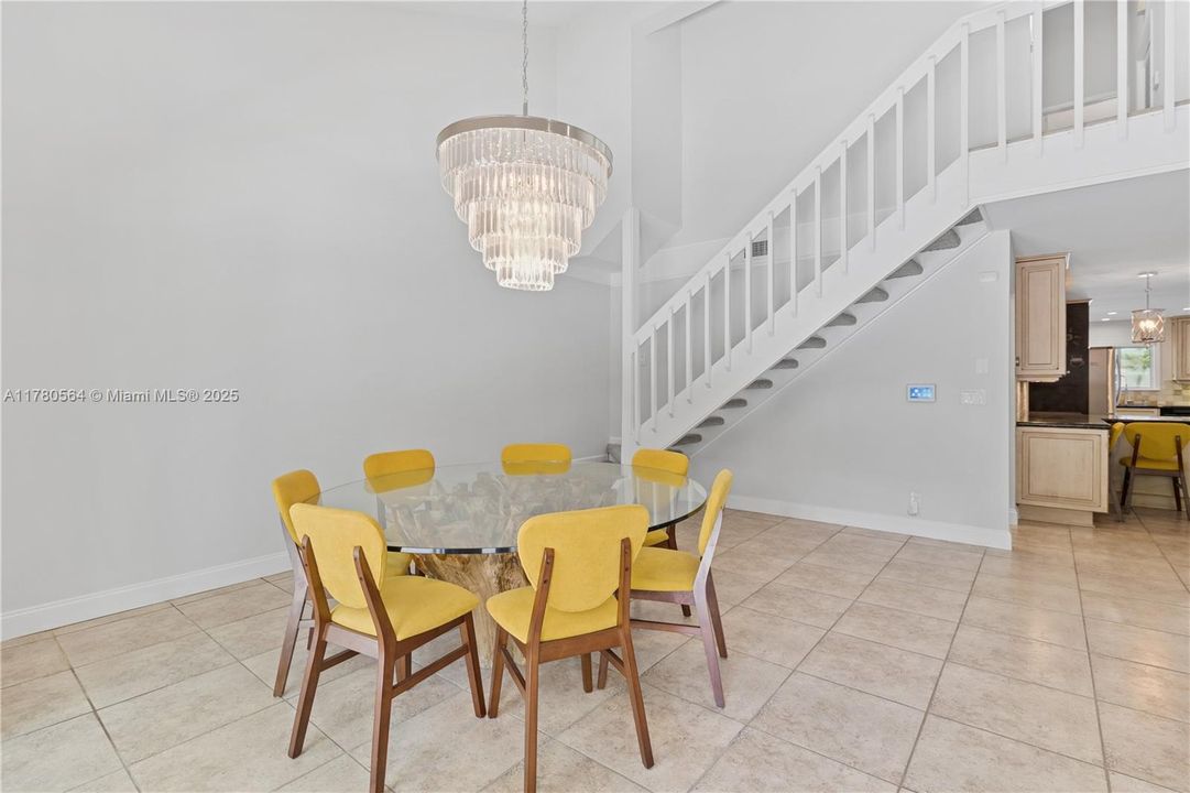 En Venta: $635,000 (3 camas, 2 baños, 1938 Pies cuadrados)