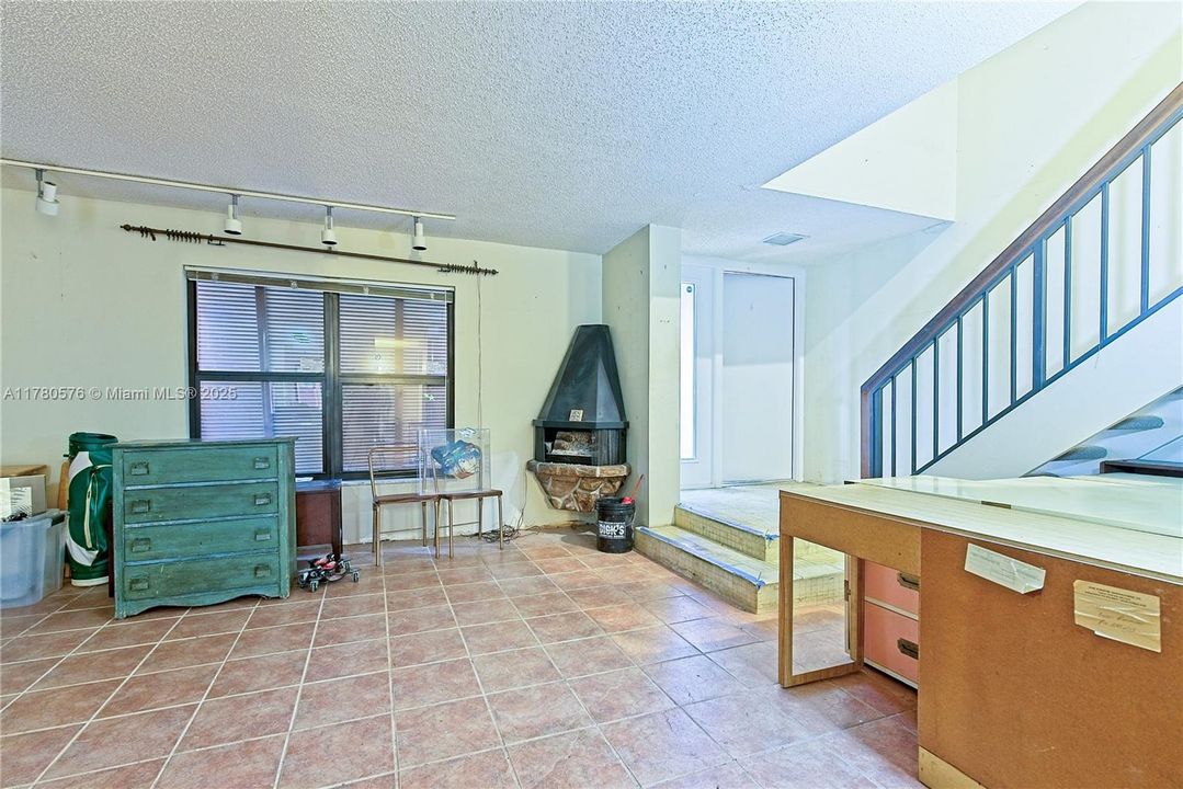 最近售出: $399,000 (3 贝兹, 2 浴室, 1662 平方英尺)