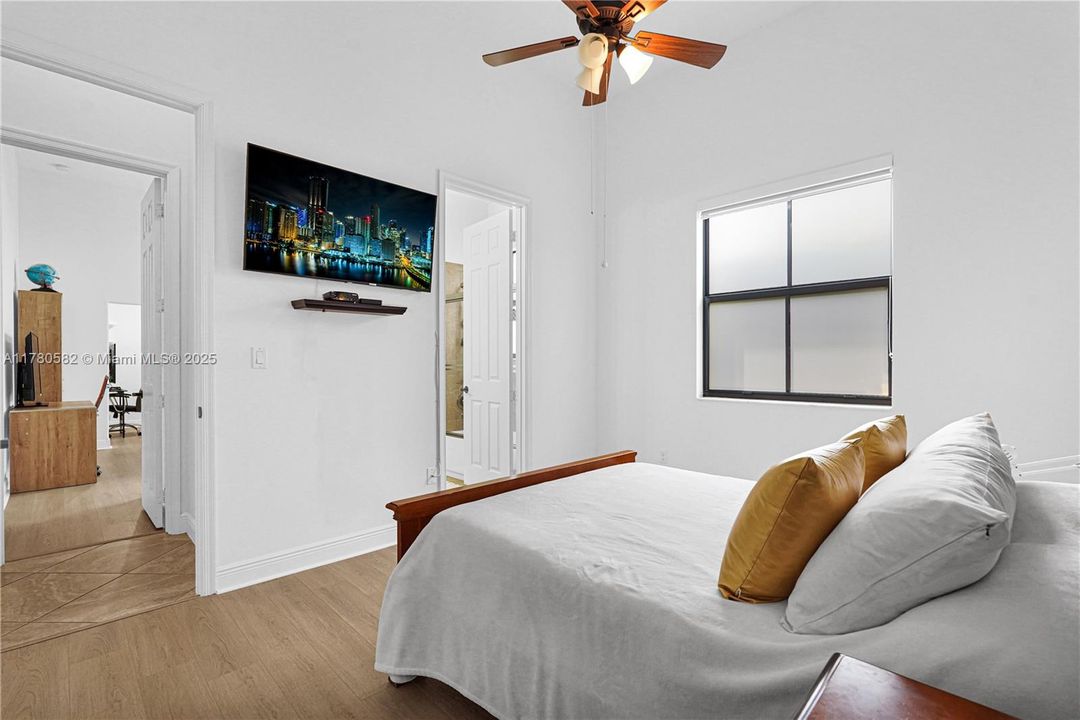 Vendido Recientemente: $1,395,000 (4 camas, 3 baños, 3076 Pies cuadrados)