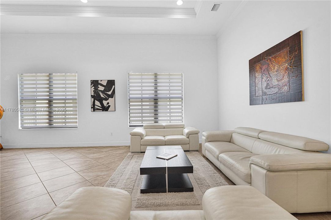 Vendido Recientemente: $1,395,000 (4 camas, 3 baños, 3076 Pies cuadrados)