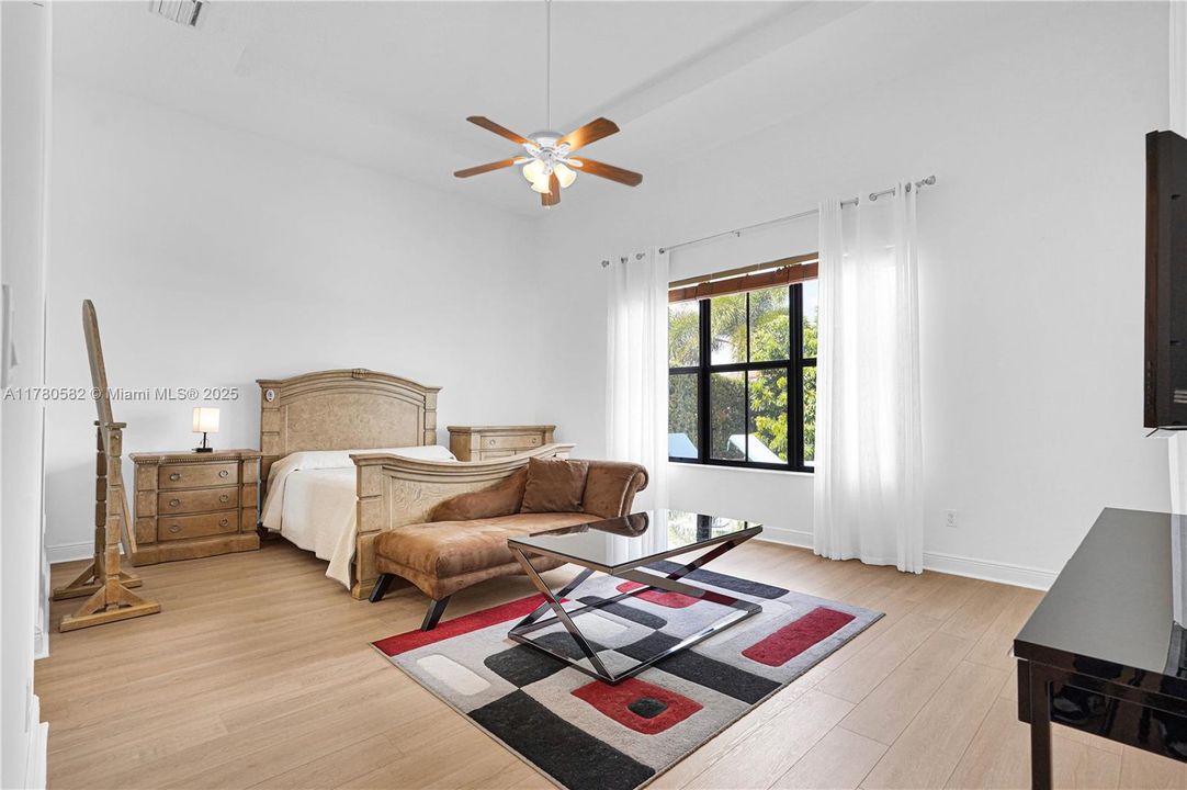 Vendido Recientemente: $1,395,000 (4 camas, 3 baños, 3076 Pies cuadrados)