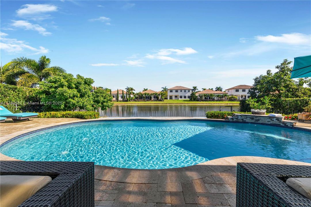 Vendido Recientemente: $1,395,000 (4 camas, 3 baños, 3076 Pies cuadrados)