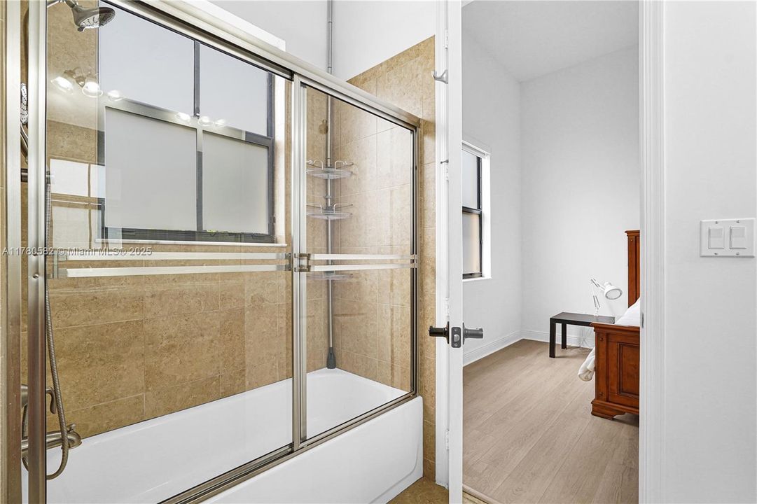 Vendido Recientemente: $1,395,000 (4 camas, 3 baños, 3076 Pies cuadrados)